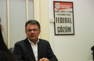 Akansoy: Seçilmemiş biri Meclisin başında oturuyor