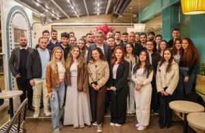 Erhürman Ankara’da gençler ve gazetecilerle bir araya geldi