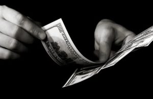 Kara para hamlesi: 16 şirket ve 30 kişi listeye alındı!