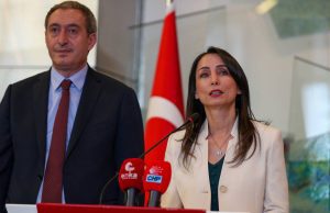 DEM Parti’den CHP’li belediyelere yönelik operasyona tepki: “Bu eziyetten vazgeçilmelidir”