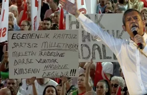 Özel’den Manavgat Belediyesi açıklaması: Baklavacı sizin işbirlikçiniz! Kaçak içki ve uyuşturucudan almışlar, bir ay eğitip baklava kumpasını planlamışlar!