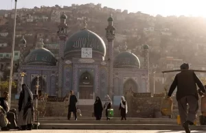 Taliban Şii okullarında kitap toplatıyor; Mezhepsel baskı artıyor