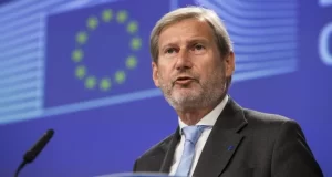 Rum basını Hahn’ın istifasını tarafların çözüm yönünde yeterli irade göstermemesiyle ilişkilendirdi