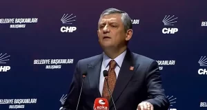 CHP’li belediye başkanları Genel Merkez’de toplandı: Özgür Özel’den sert mesajlar