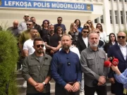 KTÖS, Lefkoşa Polis Müdürlüğü önünde açıklama yaptı: Sevdamız yurdumuz, derdimiz geleceğimiz dediğimiz için buradayız