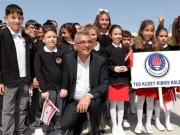 Erhürman’dan öğrencilere 23 Nisan mesajı: Ülkenizi çok sevin ve Kıbrıslı Türk olmaktan gurur duyun