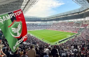 RADİKAL – Tüm engellemelere ve ırkçı saldırılara rağmen Amedspor Süper Lig’e yükseldi. Tebrikler Amedspor!