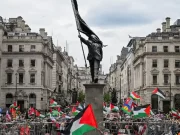 Londra’da sokaklar karıştı: On binlerce kişi yürüdü