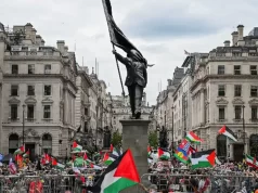 Londra’da sokaklar karıştı: On binlerce kişi yürüdü