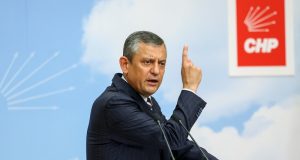 CHP lideri Özel, kurmaylarıyla partiye süren operasyonları konuştu: ‘Magazinsel gündemler yaratılıyor’