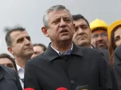 Özgür Özel 1 Mayıs’ta Kadıköy’den seslendi: ‘Emekçilerin muhalefette oldukları son 1 Mayıs olsun’