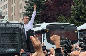 Yurttaşlara seslenen CHP Genel Başkanı Özel: ‘CHP’yi üçüncü sefer açmak için ben var gücümle çalışacağım’
